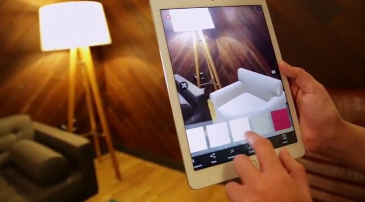 A user holds up their phone in AR sky mode showing the ISS labeled on the camera view.