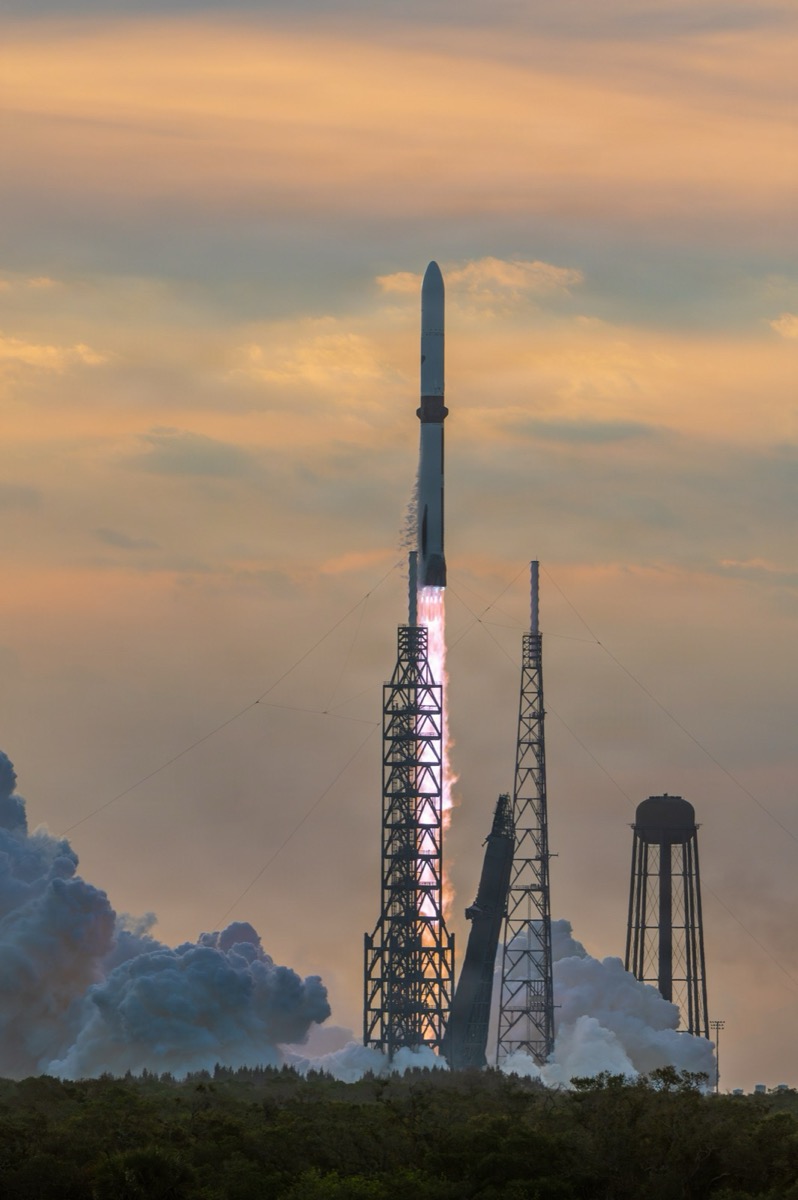 Blue Origin New Glenn rocket on the launch pad ready for first flight.